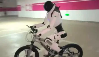 La IA no monta en bicicleta