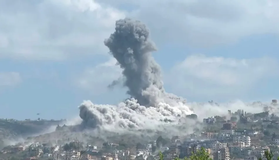 Buques de guerra israelíes bombardean el sur del Líbano