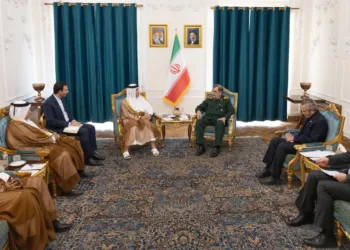 Irán y Qatar abordan tensiones regionales y situación en Ormuz