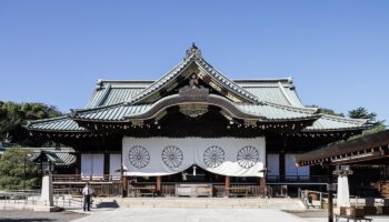 China condena los homenajes de dirigentes japoneses a criminales de guerra en el santuario Yasukuni