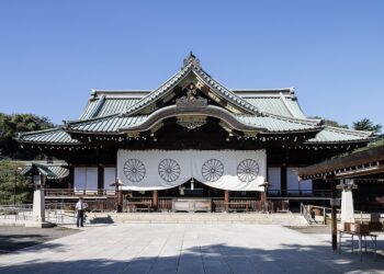 China condena los homenajes de dirigentes japoneses a criminales de guerra en el santuario Yasukuni