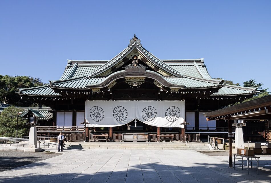 China condena los homenajes de dirigentes japoneses a criminales de guerra en el santuario Yasukuni