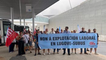 O persoal de Lugove-Subus concéntrase na estación de autobuses de Vigo na segunda xornada de folga