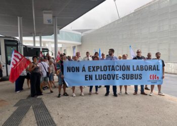 O persoal de Lugove-Subus concéntrase na estación de autobuses de Vigo na segunda xornada de folga