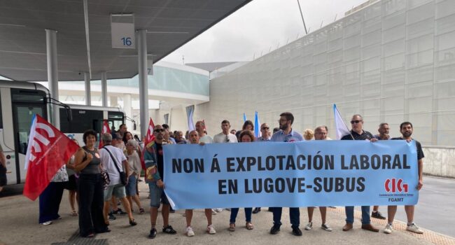 O persoal de Lugove-Subus concéntrase na estación de autobuses de Vigo na segunda xornada de folga