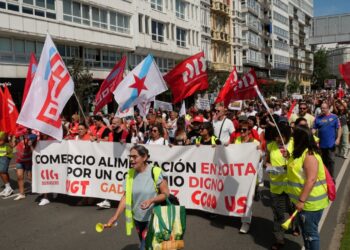 O persoal do comercio de alimentación da Coruña fai unha demostración de dignidade na nova xornada de folga