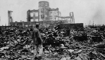 Medvédev critica a Japón por omitir el papel de EEUU en los bombardeos atómicos de Hiroshima y Nagasaki