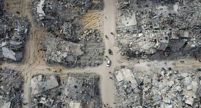 La guerra de Israel para confeccionar algoritmos y cambiar la realidad percibida: Así se financia una operación global para reescribir la historia de Gaza con IA