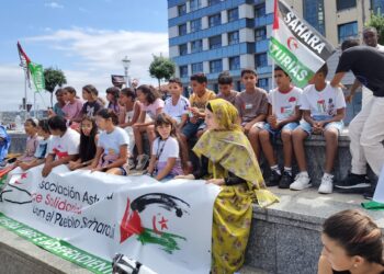 Se manifestaron por un Sahara Libre en el paseo San Lorenzo de Xixón