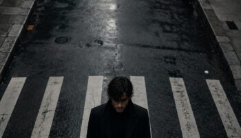 Entrevista con el escritor Víctor Kane: “No me interesa que el lector cierre el libro pensando que ha conocido a unos personajes; quiero que sospeche que esos personajes lo han conocido a él”