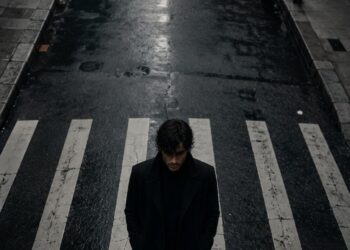 Entrevista con el escritor Viktor Kane: “No me interesa que el lector cierre el libro pensando que ha conocido a unos personajes; quiero que sospeche que esos personajes lo han conocido a él”