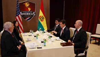 Revelan fotos de Rodrigo Paz con Fernando Cerimedo en cumbre de Trump