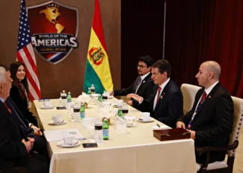 Revelan fotos de Rodrigo Paz con Fernando Cerimedo en cumbre de Trump