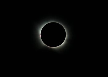 Así se ha visto el eclipse solar total desde España