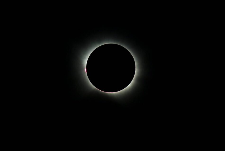 Así se ha visto el eclipse solar total desde España