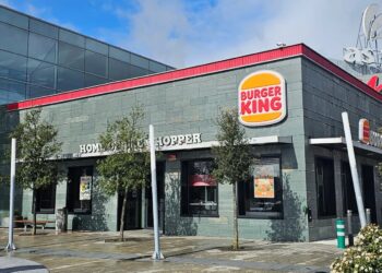 Burger King Lugo volve restrinxirlle a auga ao persoal e modifica as quendas de xeito ilegal