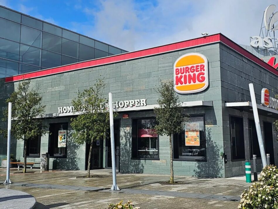 Burger King Lugo volve restrinxirlle a auga ao persoal e modifica as quendas de xeito ilegal