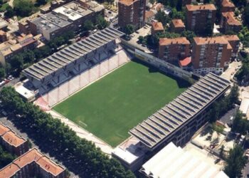 IU pide al Gobierno que explique “dentro de sus competencias” si ha “controlado o permitido” que la Comunidad de Madrid estuviera pendiente o no de evitar la degradación del campo del Rayo Vallecano