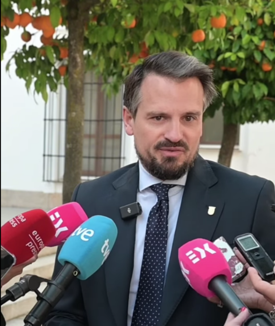 El SIP pide explicaciones a Abel Bautista sobre el proceso de concesión de las Medallas de Extremadura 2026