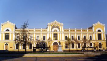 Suspenden clases en Universidad de Santiago de Chile por amenazas