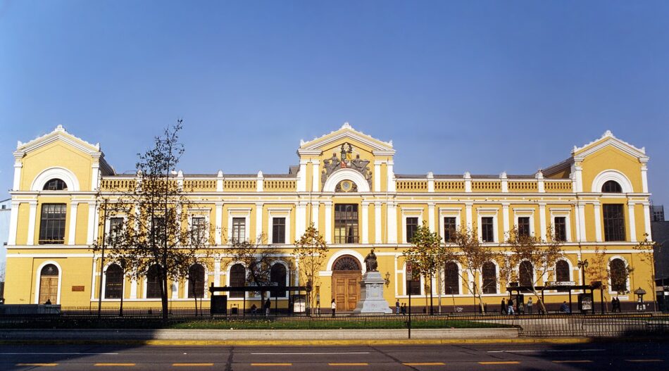 Suspenden clases en Universidad de Santiago de Chile por amenazas