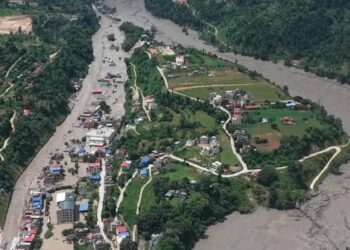 Autoridades de China y Nepal continúan acciones de rescate tras desbordamiento en zona fronteriza