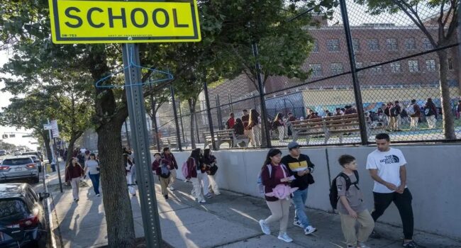 Cierran escuelas en condados de Florida tras perder 38.000 estudiantes migrantes