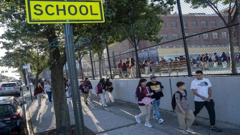 Cierran escuelas en condados de Florida tras perder 38.000 estudiantes migrantes