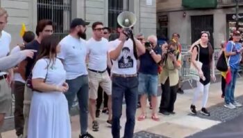 L’Ajuntament de Barcelona portarà a Fiscalia els missatges «racistes» de ‘Save Europe Act’