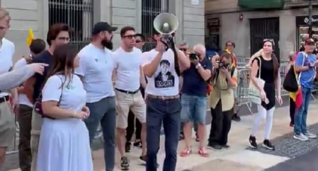 L’Ajuntament de Barcelona portarà a Fiscalia els missatges «racistes» de ‘Save Europe Act’