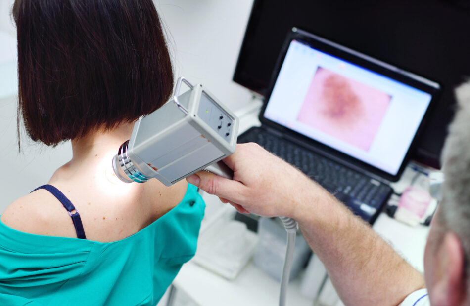 Moderna y Merck anuncian resultados prometedores de una vacuna para el melanoma