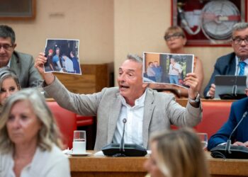 Santiago exige a PP y Vox que “dejen de usar a Ceuta como rehén” y acusa a los de Feijóo de “hacer lo que sea para gobernar, incluso vender su alma a los monstruos de la ultraderecha”