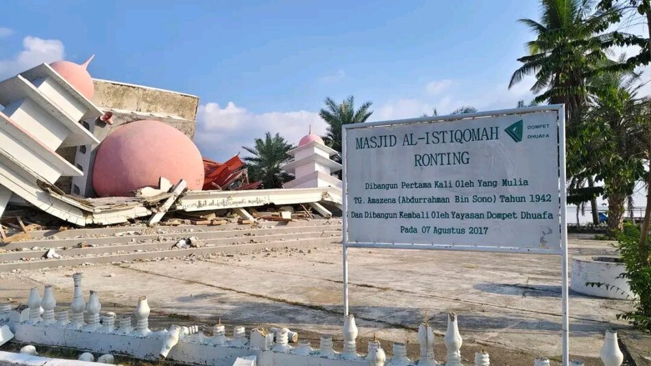 Aumentan los muertos a 47 tras sismo en Indonesia