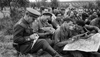 Historia de unos brigadistas que también sostenían la II República firmando abanicos