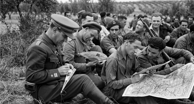 Historia de unos brigadistas que también sostenían la II República firmando abanicos