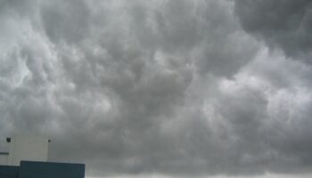 Autoridades de India en alerta por estragos de lluvias monzónicas