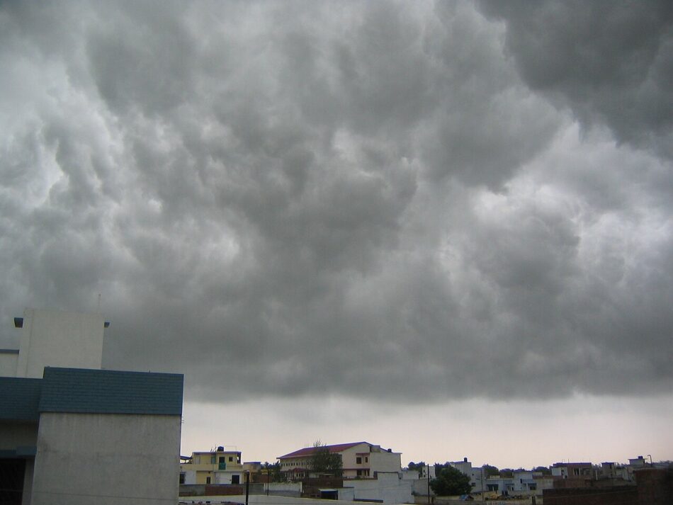 Autoridades de India en alerta por estragos de lluvias monzónicas