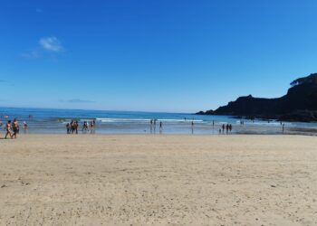 «La playa de San Pedro en Cudillero (Asturias) vuelve a estar contaminada»