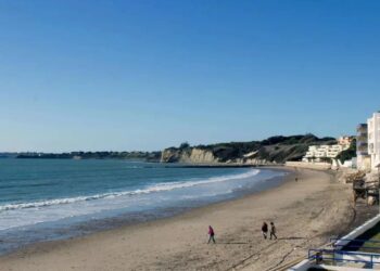 FACUA Cádiz exige a la Junta un mayor control de la calidad de las aguas tras el cierre de cinco playas por contaminación bacteriana