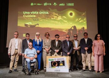 Dos millones de gafas «gratuitas» para el eclipse, disparidad de criterio y una misma pregunta: ¿cómo el Ministerio de Ciencia y la ONCE han podido comunicar tan mal una campaña de salud pública?