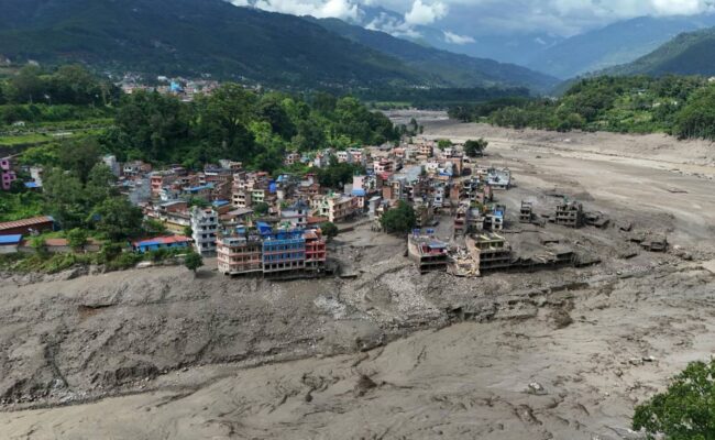 Tsunami de tierra: ¿qué provocó la mortífera inundación glaciar en Nepal?