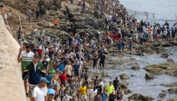 La Guardia Civil detectó agentes marroquíes entre migrantes en Ceuta