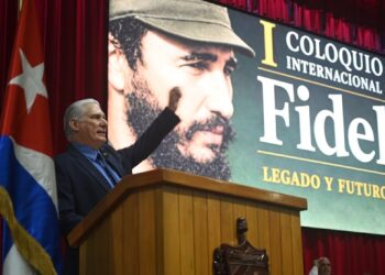 Díaz‑Canel llama a asumir el legado de Fidel ante desafíos en Cuba
