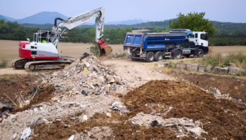 Denuncian a una constructora por verter 64 toneladas de residuos en una balsa en Bescanó (Girona)
