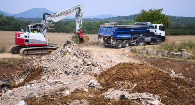 Denuncian a una constructora por verter 64 toneladas de residuos en una balsa en Bescanó (Girona)