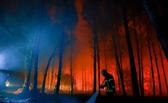 Crece la preocupación en Francia por incendios forestales en Landas