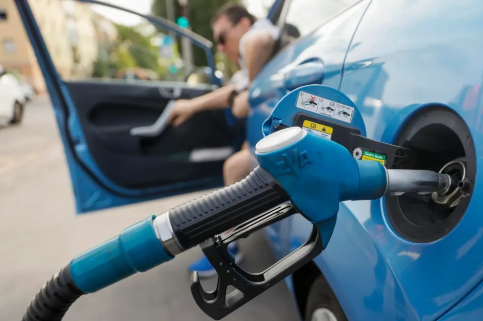 FACUA critica que el Gobierno reaccione a la subida del gasóleo bajando aún más los impuestos a las gasolineras en vez de topar los precios