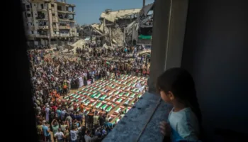 «El funeral más grande de la historia palestina»: Gaza despide a 112 civiles masacrados por Israel en 2023