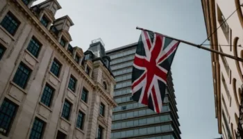 Tribunal británico declara el antisionismo como creencia protegida por la ley