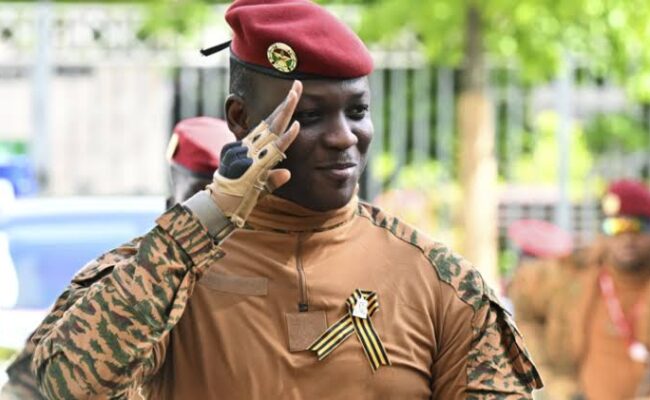 Ibrahim Traoré da un paso histórico para proteger la dignidad de Burkina Faso y pone fin a la explotación de la vulnerabilidad en redes sociales